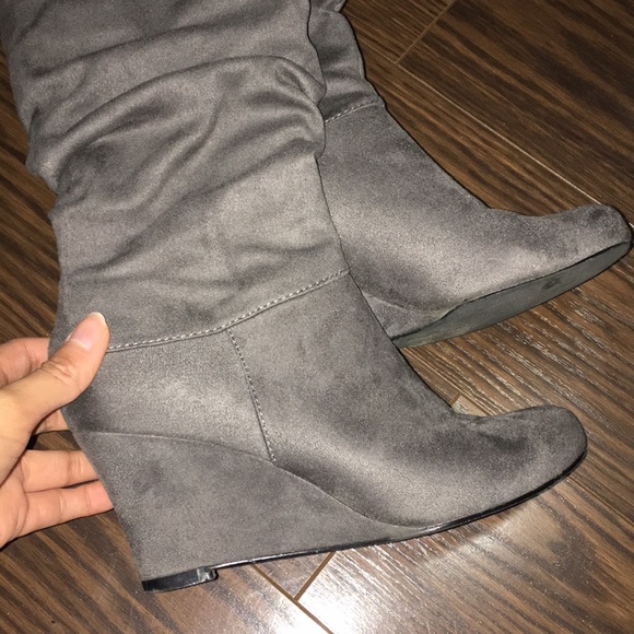 Aldo Suede Wedges - Picture 3 of 3